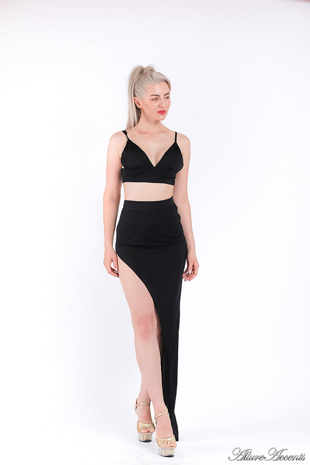 Woman wearing a black 2 pieces set, summer crop top and sexy side slit long skirt