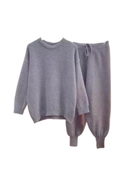 Women’s One-Size fits all grey 2 pieces loungewear. Trendy casual for everyday wear & for all seasons. high quality fabric set