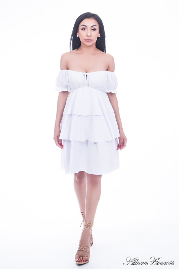 Women is wearing white layers summer dress, casual mini sweetheart neck dress